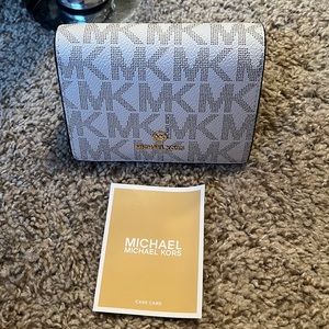 🎉HPx2🎉💕NWT💕 Michael Kors wallet